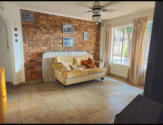 3 BEDROOM HOUSE FOR SALE IN PIERRE VAN RYNEVELD